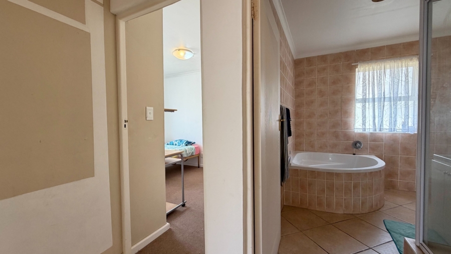 3 Bedroom Property for Sale in Gordons Bay Central Western Cape